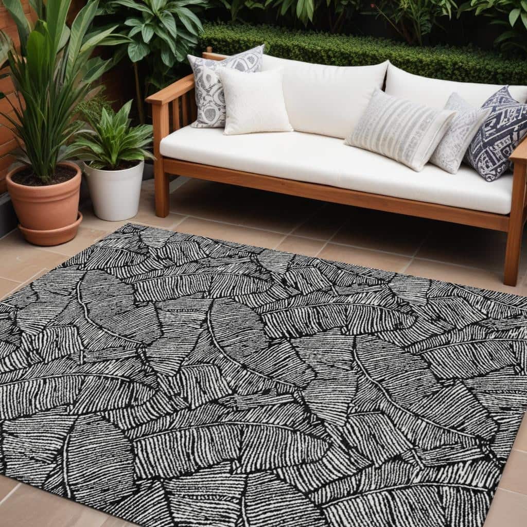 HomeRoots Floral Transitional Rectangle Outdoor Rug
