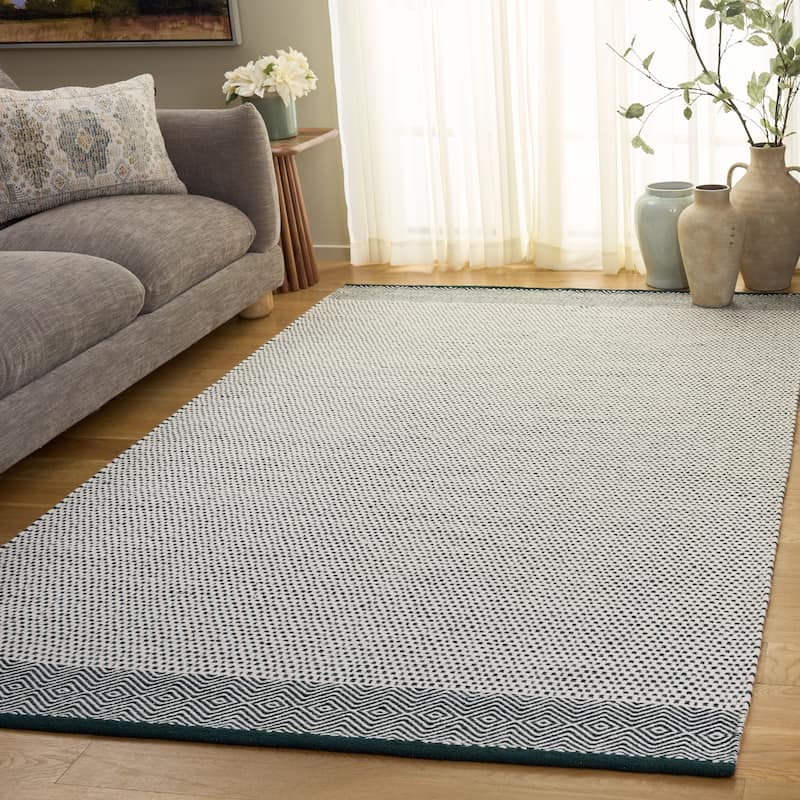SAFAVIEH Handmade Kilim Mairwen Cotton & Wool Rug