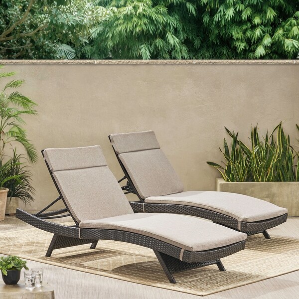 Vilano outdoor cushioned lounge clearance chair