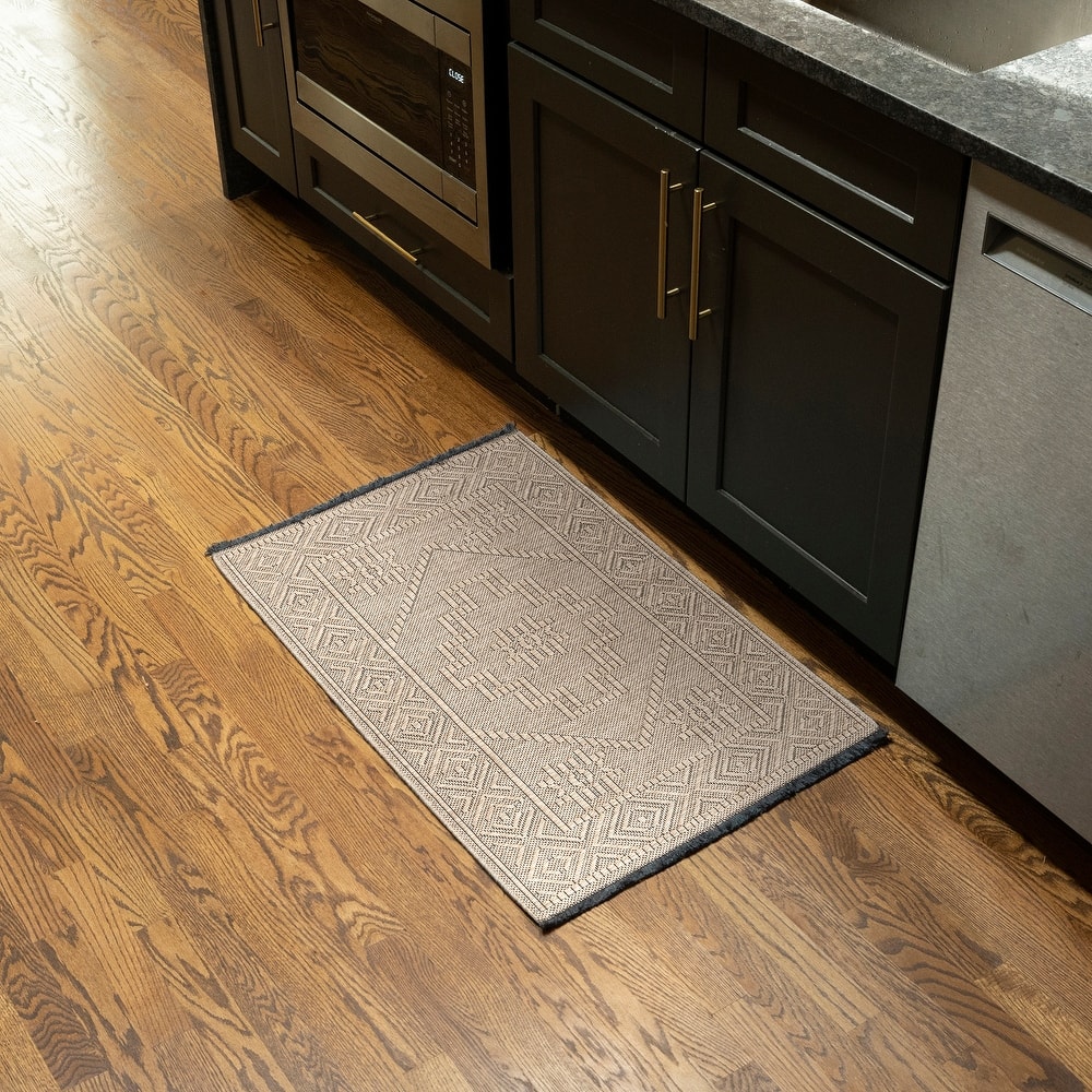 Alameda Solid Color Medallion Machine Washable Indoor Area Rug