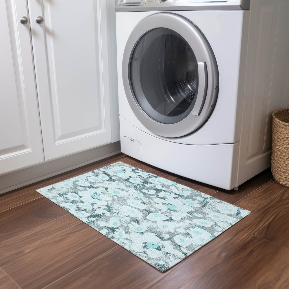 Machine Washable Indoor/ Outdoor Modern Daisy Chantille Rug