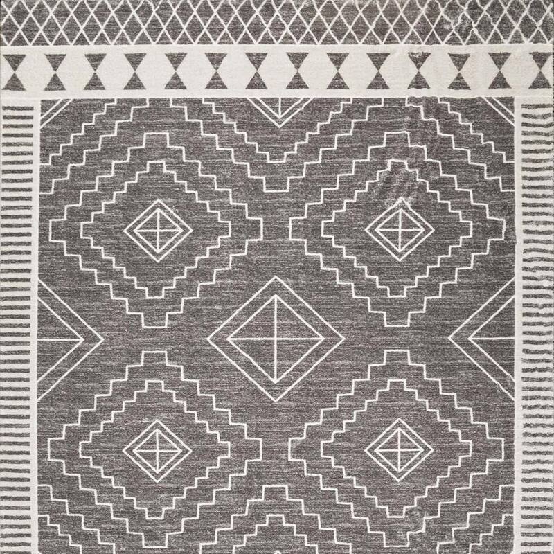 HomeRoots Geometric Modern, Contemporary Rectangle Area Rug