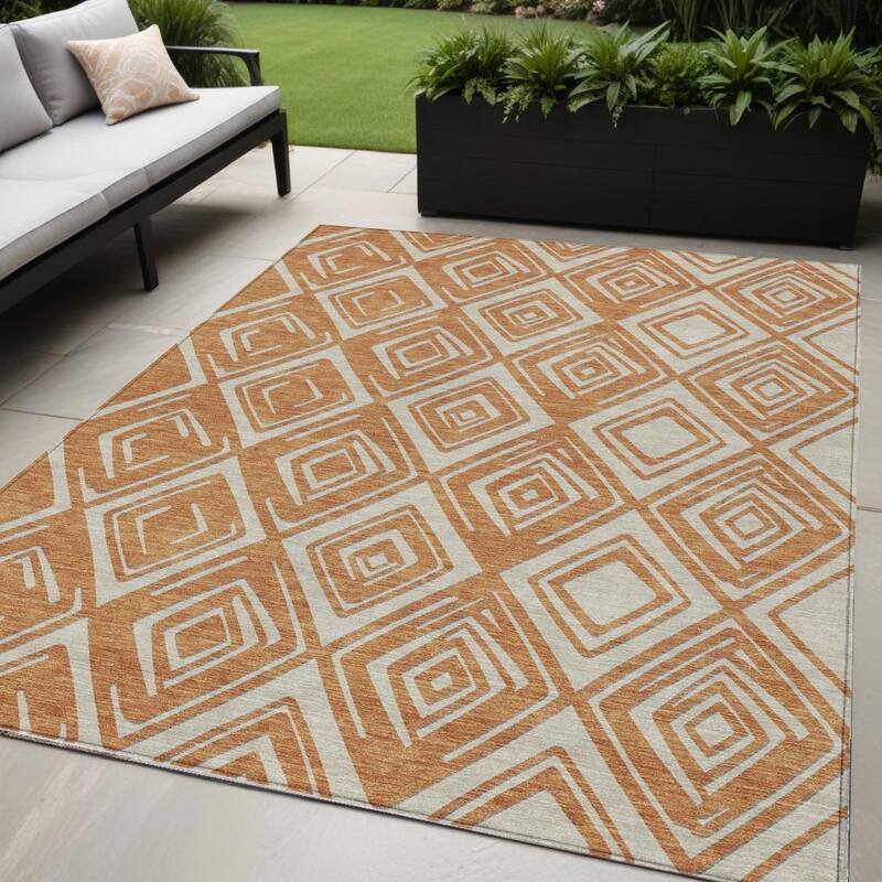 HomeRoots Geometric Transitional Rectangle Outdoor Rug - 5' X 8'