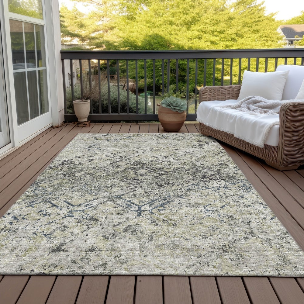 Machine Washable Indoor/ Outdoor Chantille Diamonds Distressed Rug