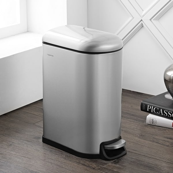 https://ak1.ostkcdn.com/images/products/is/images/direct/9dfc58ee2aae9c8d29e355d38178630b4ad65b33/Roland-Step-Open-Trash-Can.jpg?impolicy=medium
