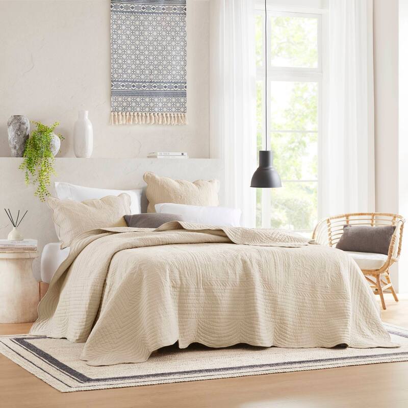 Madison Park Marino 3 Piece Reversible Scalloped Edge Quilt Set
