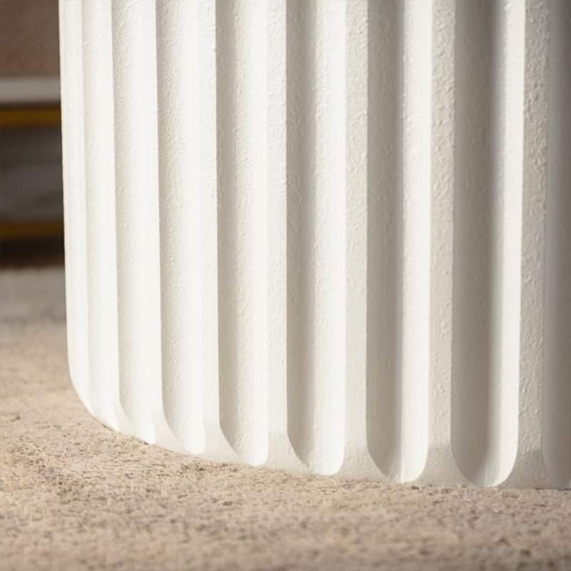 White Scalloped Round Coffee Table Set: Nesting Design, Elegant Curved-Edge Shape for Cozy Living Room Styling