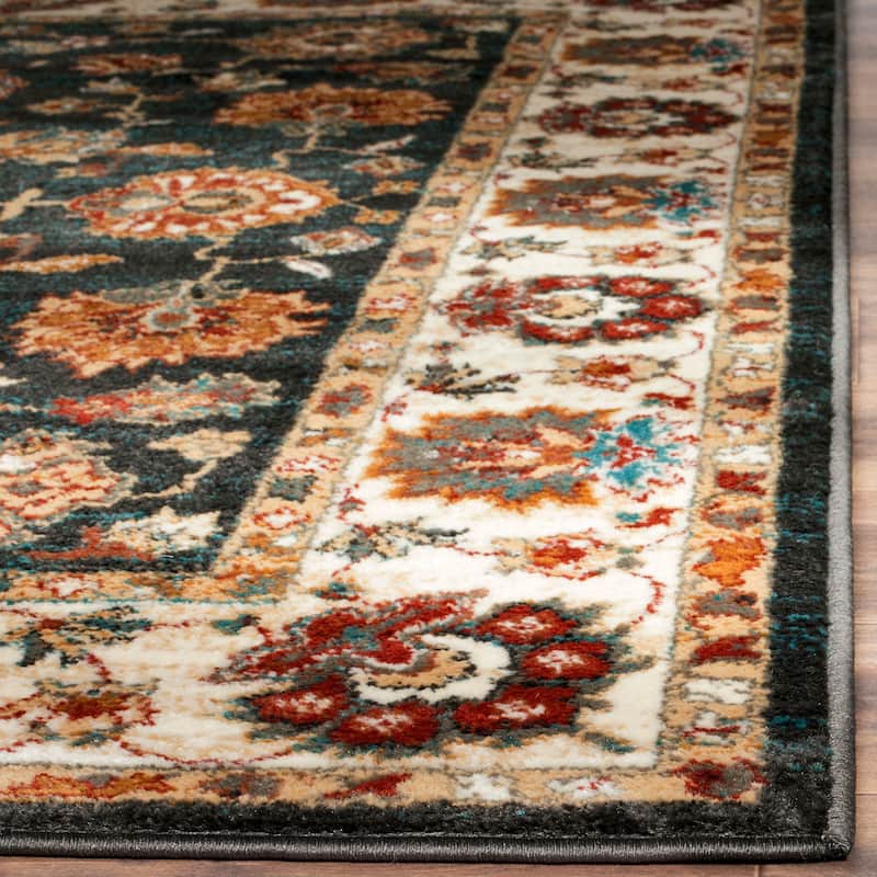 SAFAVIEH Summit Taisia Traditional Oriental Rug