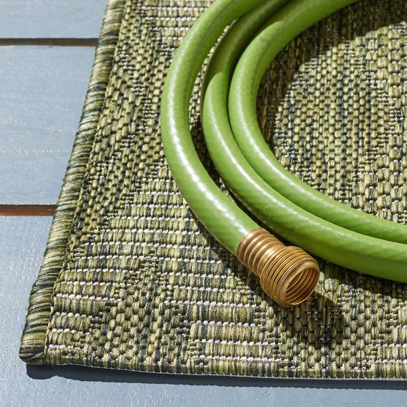 SAFAVIEH Courtyard Marolyn Indoor/ Outdoor Waterproof Patio Backyard Rug
