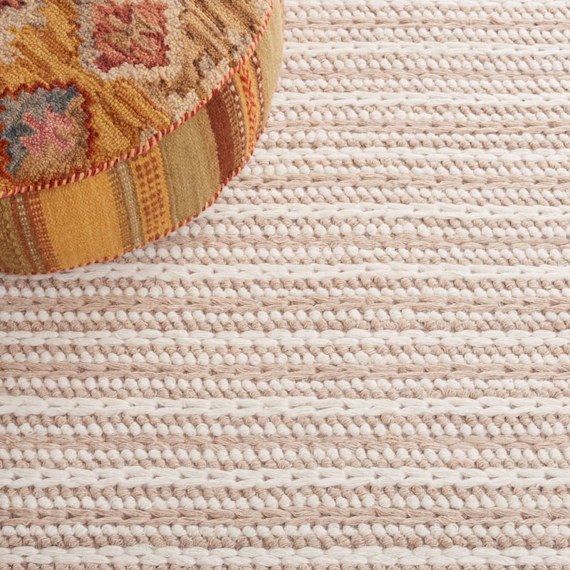 SAFAVIEH Handmade Natura Minne Fringe Wool Rug