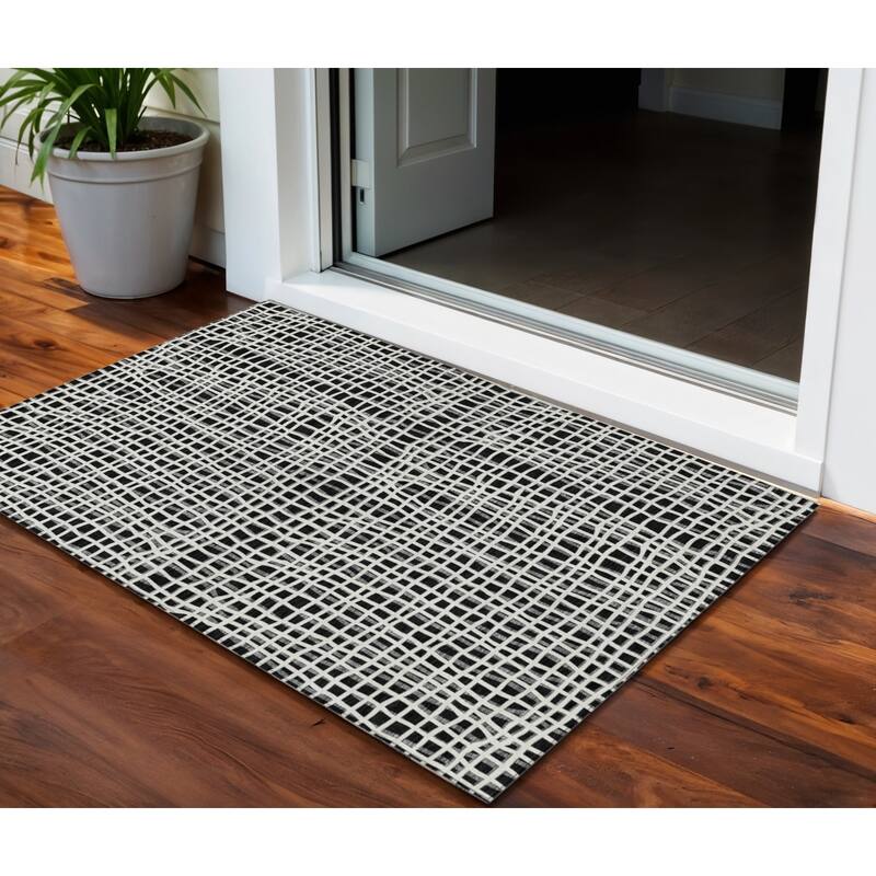 HomeRoots Striped Transitional Rectangle Outdoor Rug - 3' x 5'