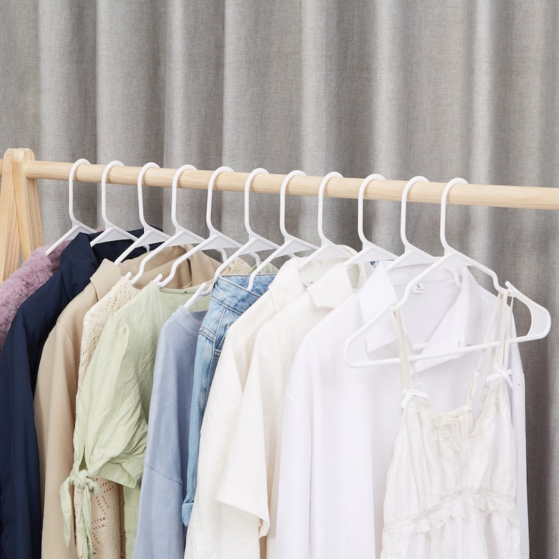 Javlergo 25/50 Pack Plastic Hanger, Space Saving Sturdy Heavy Duty Clothing Notched Hangers