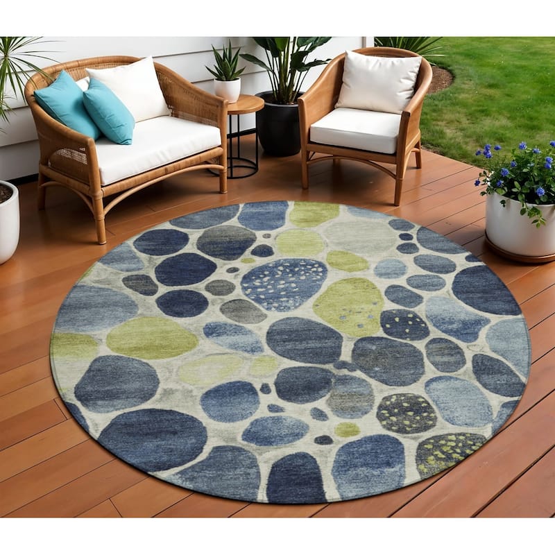 HomeRoots Geometric Transitional Rectangle Outdoor Rug - 8' Round