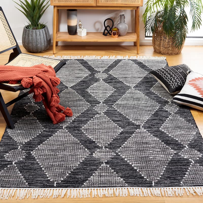 SAFAVIEH Handmade Kilim Imca Moroccan Boho Rug - 5' x 8' - Black/Ivory