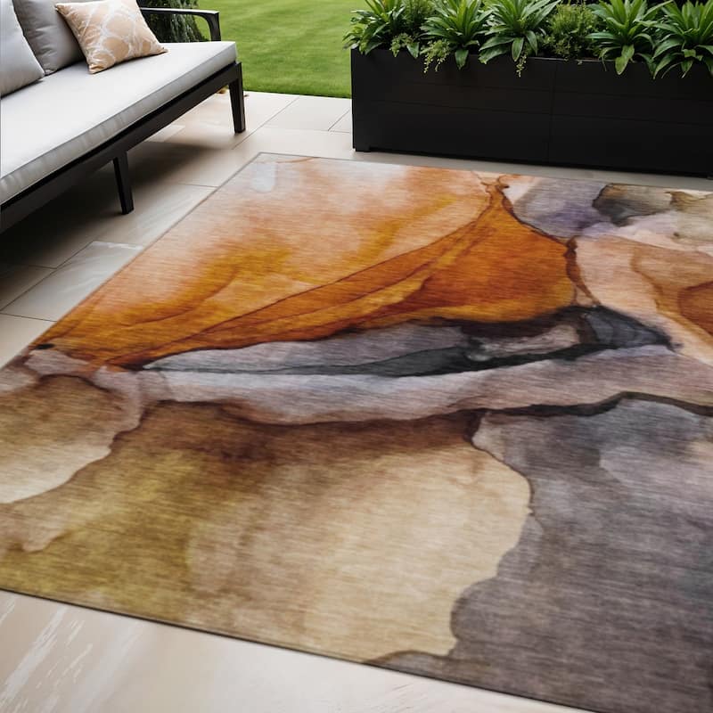 HomeRoots Abstract Transitional Rectangle Outdoor Rug - 5' X 8'