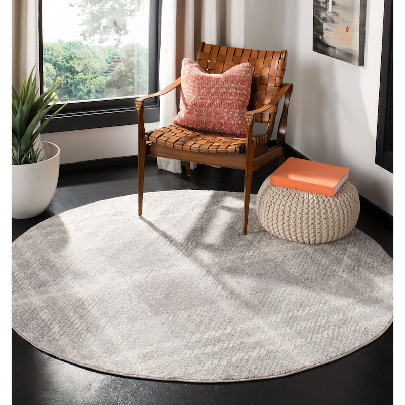 SAFAVIEH Adirondack Lisete Vintage Boho Oriental Rug - 6' Round - Light Grey/Ivory