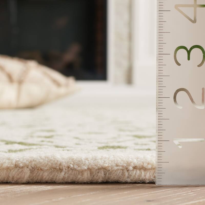SAFAVIEH Handmade Metro Diantha French Country Wool Rug