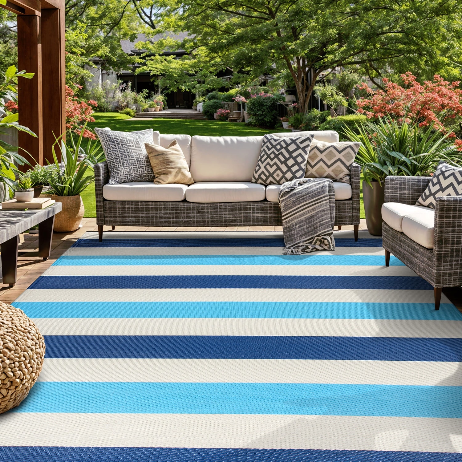 World Rug Gallery Contemporary Stripe Reversible Recycled Plastic Outdoor Rugs