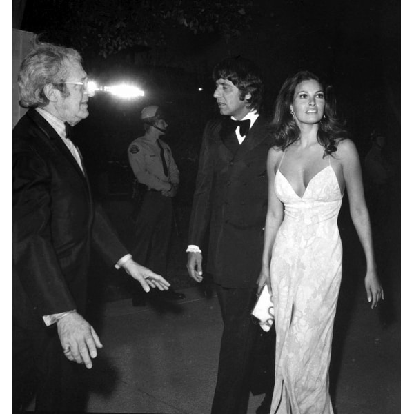 Raquel Welch and Joe Namath Photo Print - Overstock - 25476027