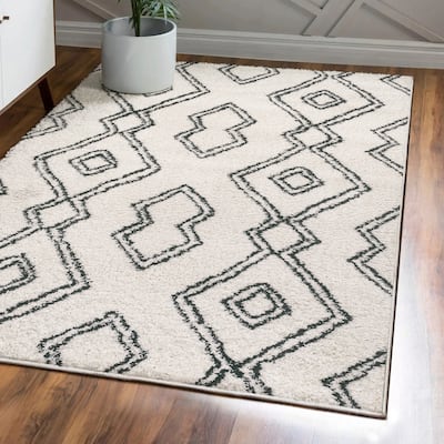 JONATHAN Y Alaro Moroccan Style Diamond Shag Area Rug