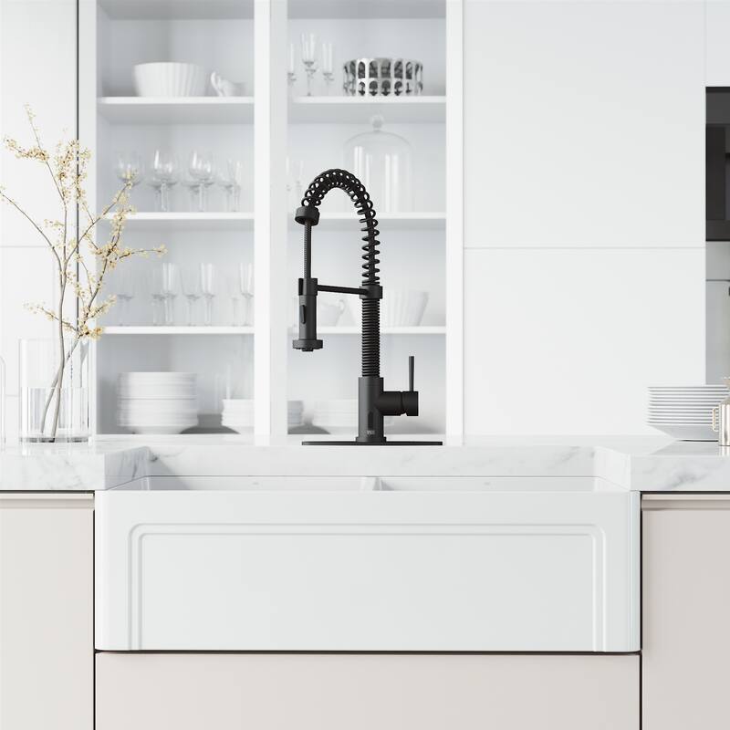 VIGO Edison 19" H Single Handle Pull-Down Sprayer Kitchen Faucet Set with Touchless Sensor