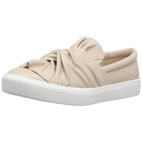 mia women's zoe fashion sneaker