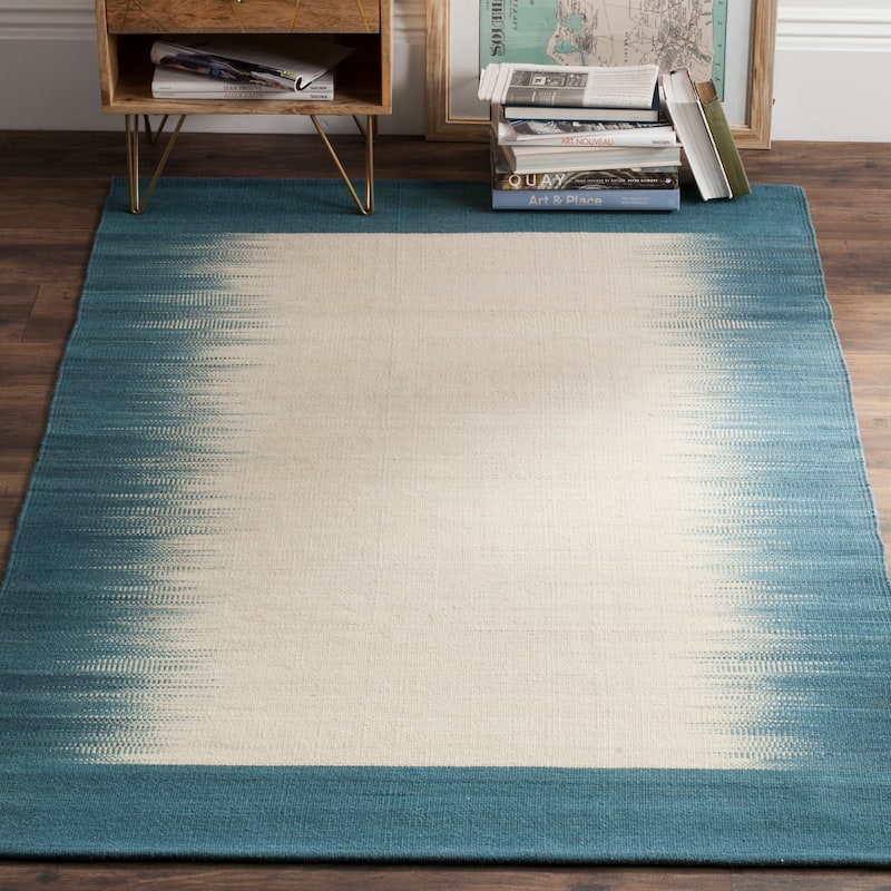 SAFAVIEH Handmade Flatweave Kilim Michele Wool Rug - 5' x 8' - Beige/Light Blue