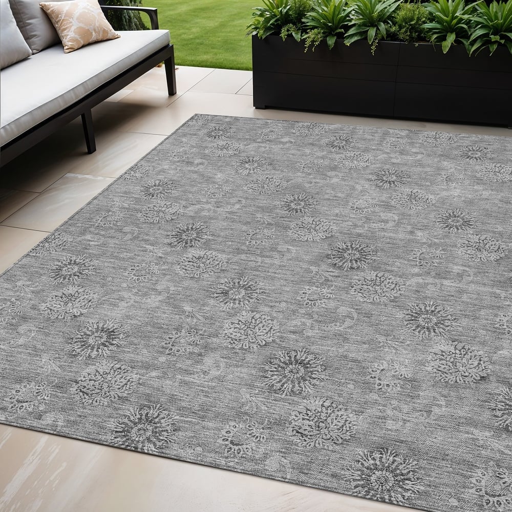 HomeRoots Floral Transitional Rectangle Outdoor Rug