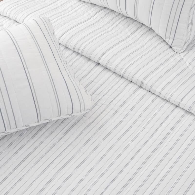 Premium Delicate Stripes Microfiber Quilt Set With Shams