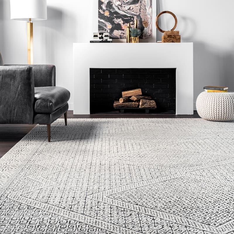 Nuloom Light Grey Aztec Print Area Rug