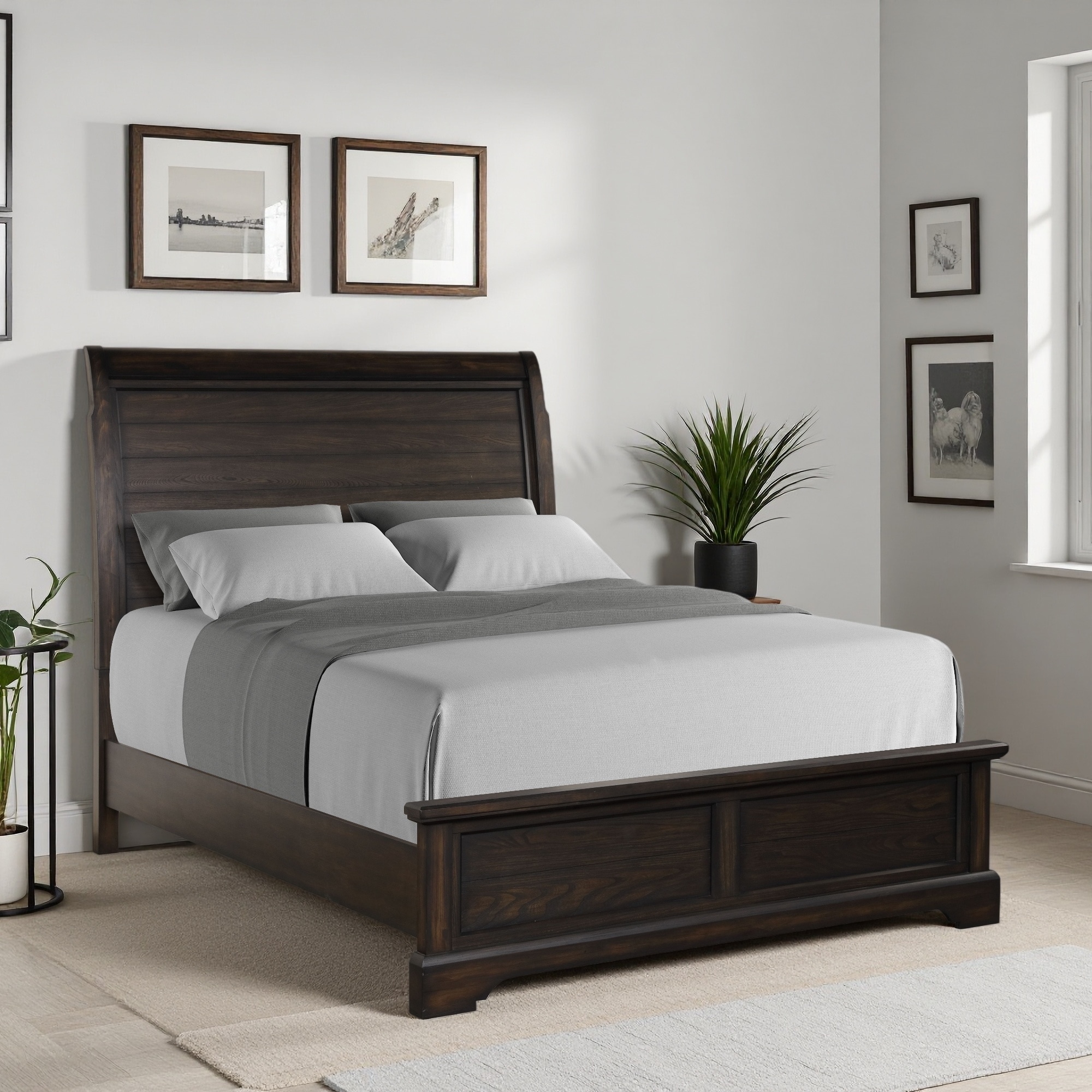 Queen Size Solid Wood Sleigh Bed with Traditional Design