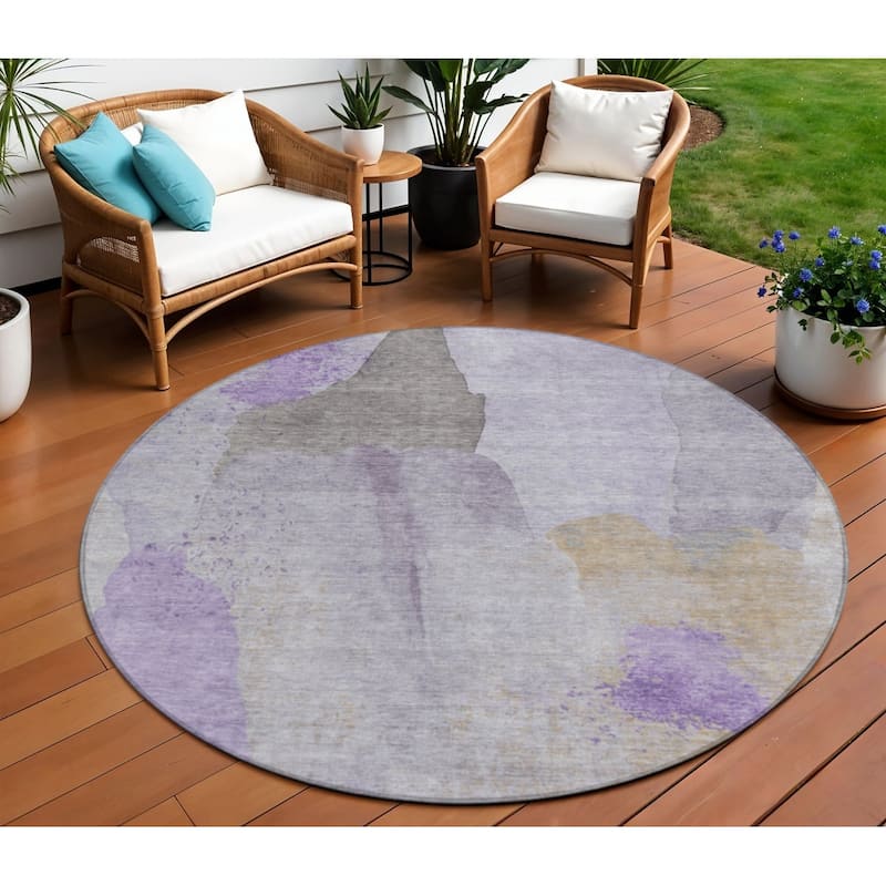 HomeRoots Abstract Transitional Rectangle Outdoor Rug - 8' Round
