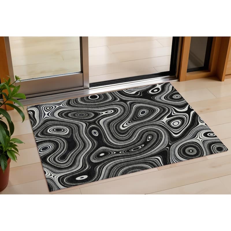 HomeRoots Geometric Transitional Rectangle Outdoor Rug - 3' x 5'