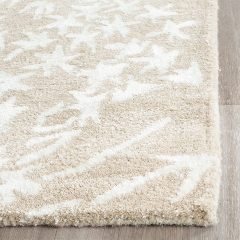 SAFAVIEH Handmade Bella Enriketa Modern Floral Wool Rug