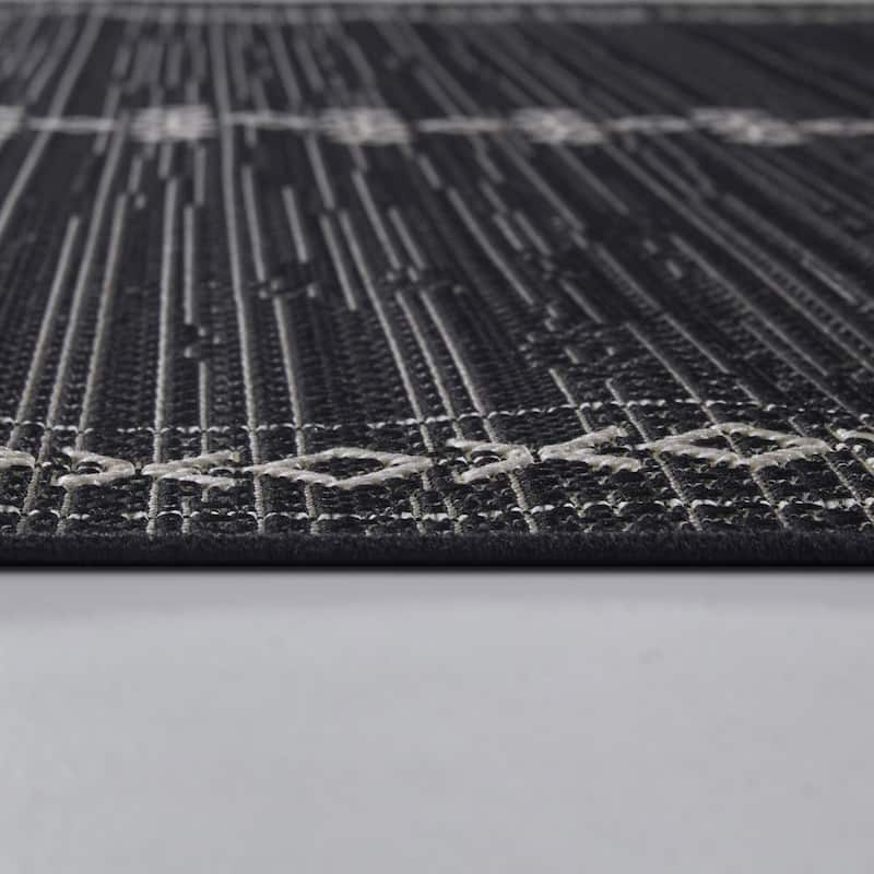 Benet Recycled Tribal Indoor/Outdoor Area Rug
