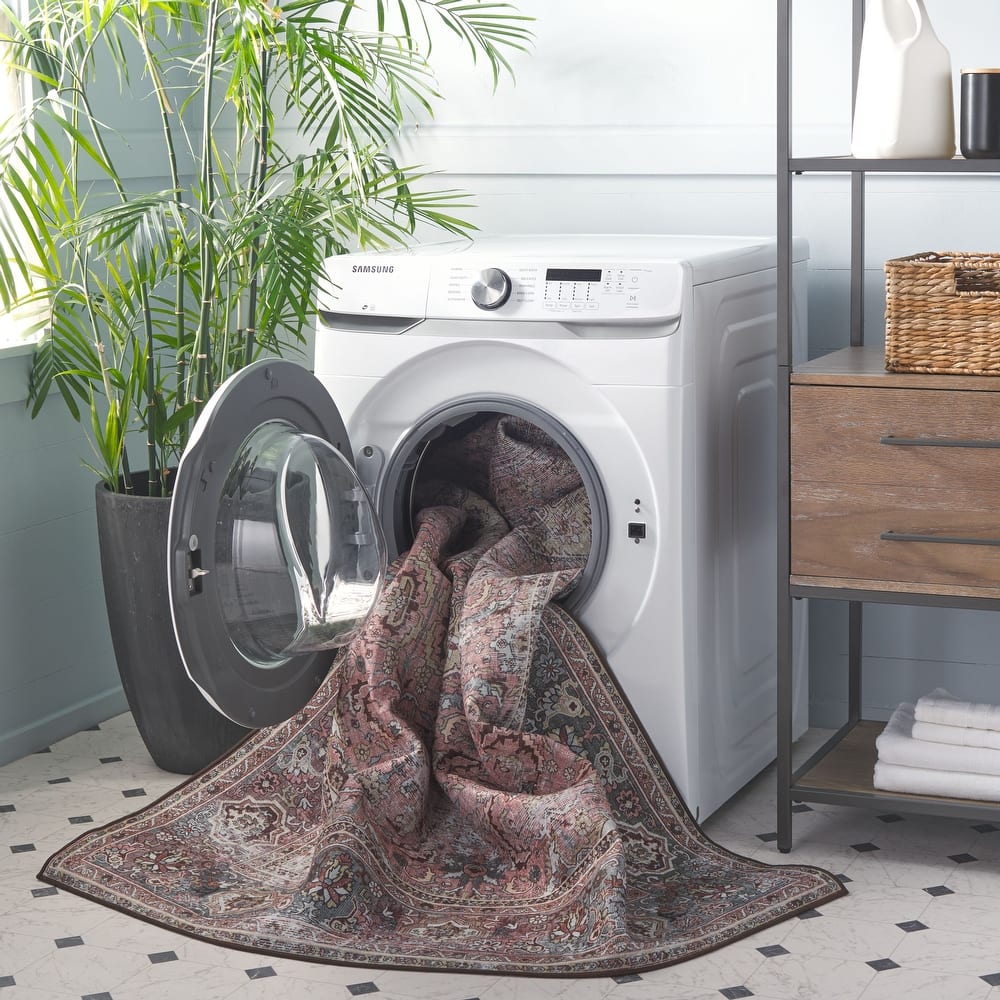 SAFAVIEH Tucson Machine Washable Slip Resistant Jeanne Traditional Rug