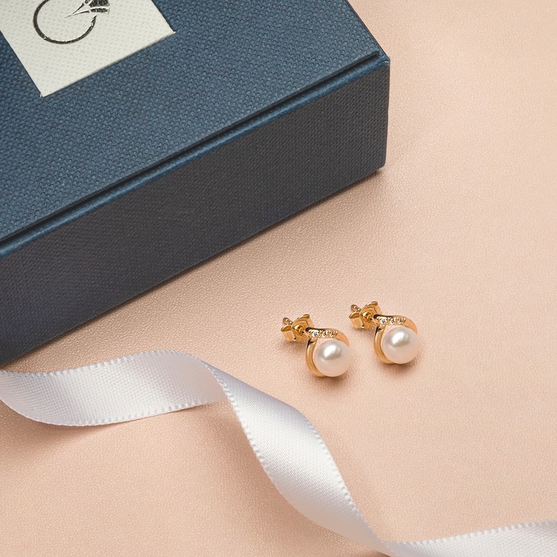 14k Yellow Gold Freshwater Pearl Round Button Shape Stud Earrings