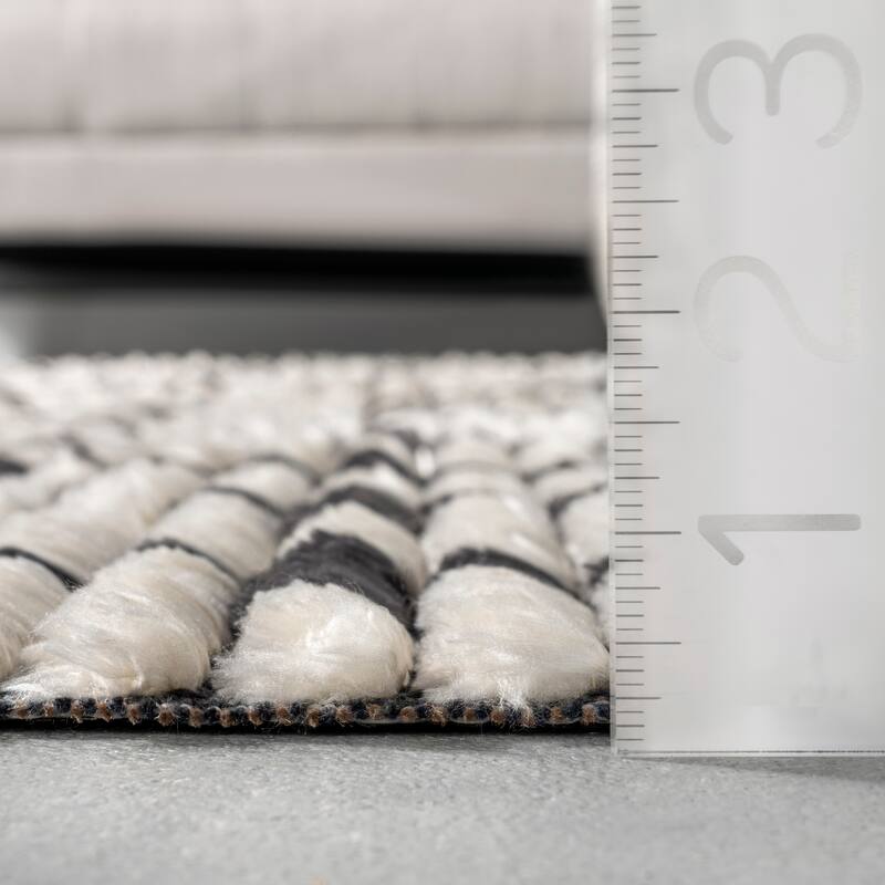 Nuloom Hayes Soft Shaggy Textured Vine Fringe Area Rug
