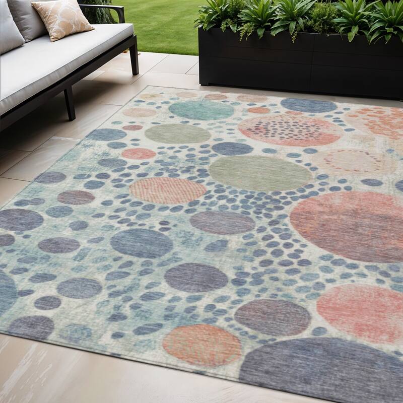 HomeRoots Geometric Transitional Rectangle Outdoor Rug - 5' X 8'