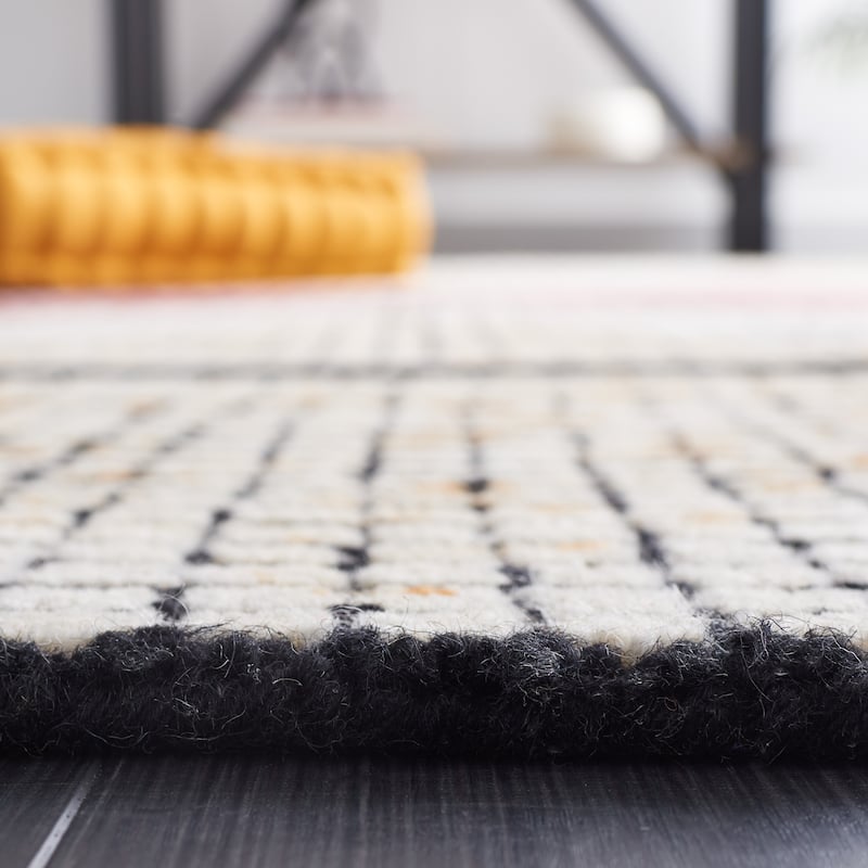 SAFAVIEH Handmade Abstract Heli Tribal Boho Wool Rug