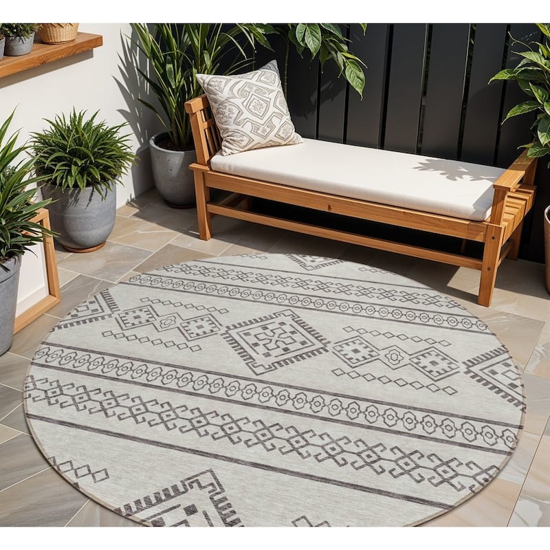 HomeRoots Southwestern Transitional Rectangle Outdoor Rug - 8' Round