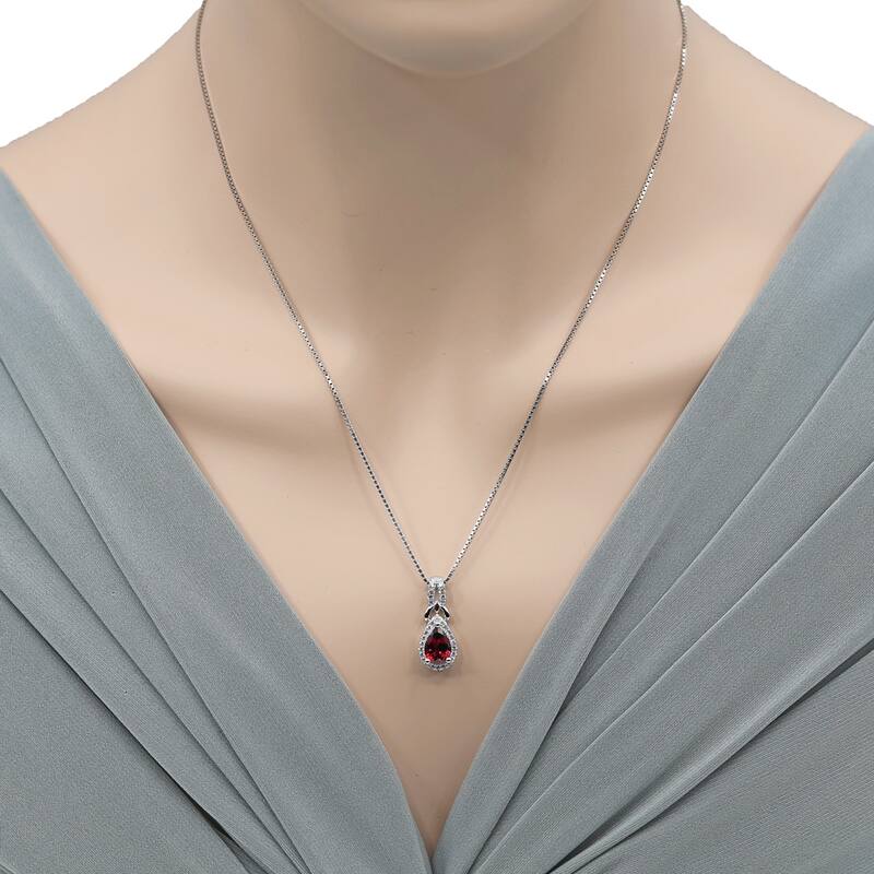 1.5 ct Garnet Pendant in Sterling Silver