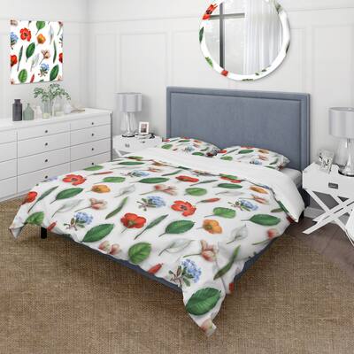 Designart 'Tropical Red Hibiscus Tulip & White Flowers With Green Leaves' Farmhouse Duvet Cover Set