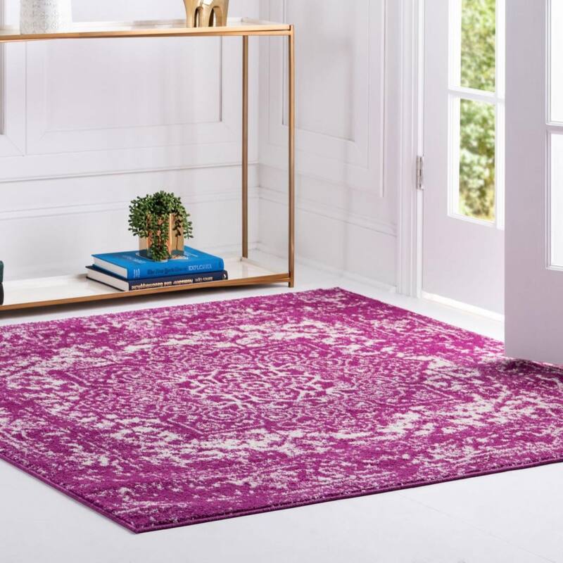 Traditional Brenda Collection Area Rug
