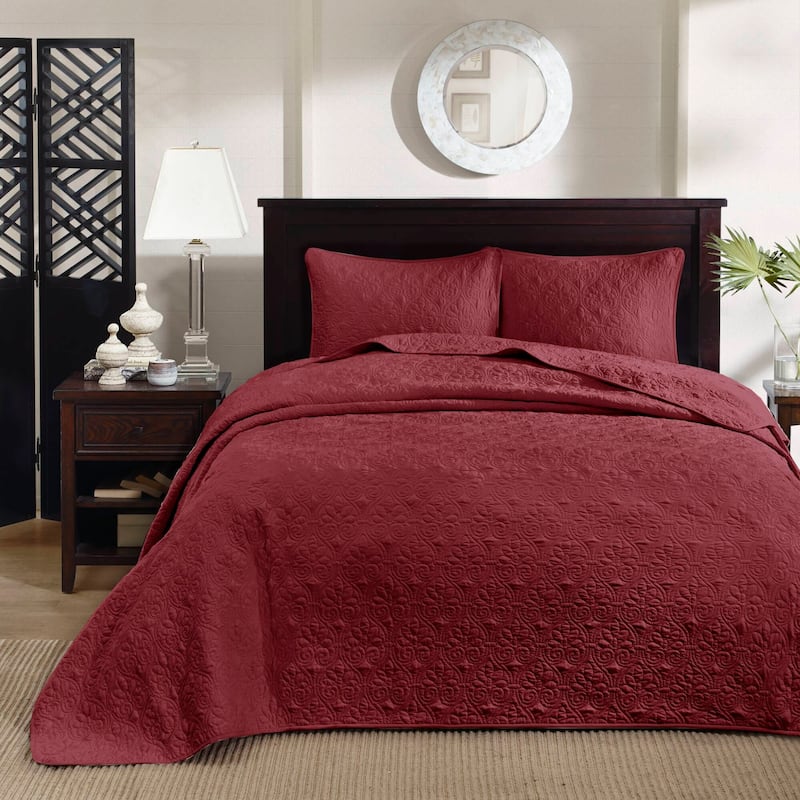 Madison Park Mansfield Reversible Oversized 3-piece Solid Texture Bedspread Quilt Set with Matching Shams - Red - Queen