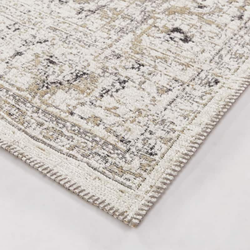 Kelleher Vintage Oriental Indoor/Outdoor Area Rug