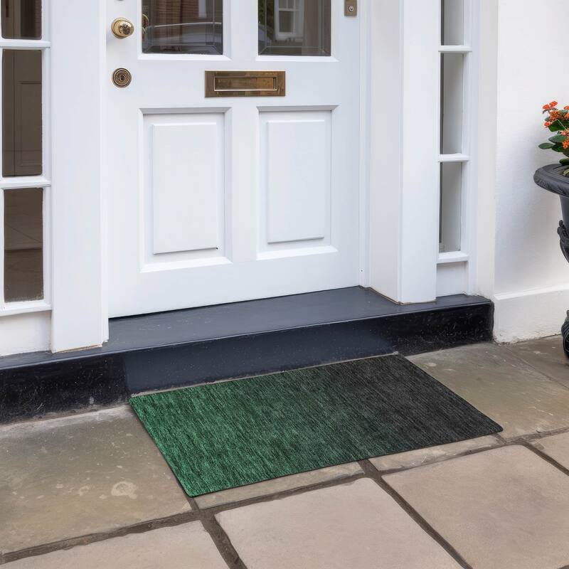 Machine Washable Indoor/ Outdoor Chantille Ombre Solid Rug - Emerald - 1'8" x 2'6"