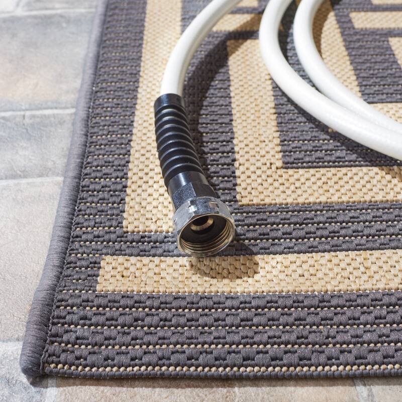 SAFAVIEH Courtyard Errica Indoor/ Outdoor Waterproof Patio Backyard Rug