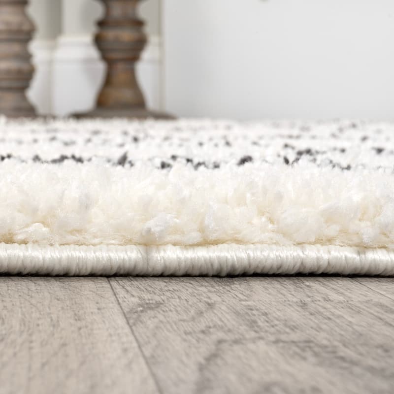 JONATHAN Y Pere Moroccan Style Diamond Shag Area Rug