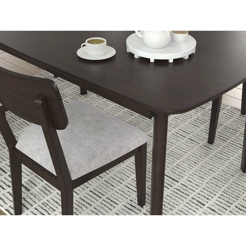 Signature Design by Ashley Favelon Dining Table and 4 Chairs (Set of 5)